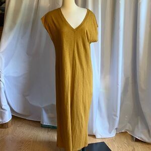 UNIVERSAL THREADS t shirt type dress in size medium in gold color NWOT